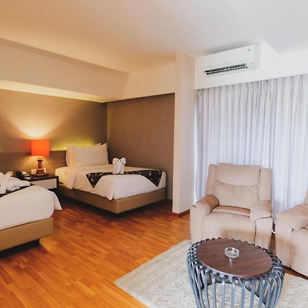 Hotel Suni Sentani - Managed By East Season Jayapura Exterior foto