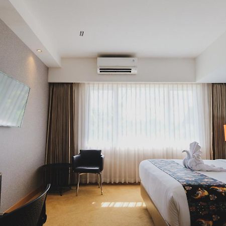 Hotel Suni Sentani - Managed By East Season Jayapura Exterior foto
