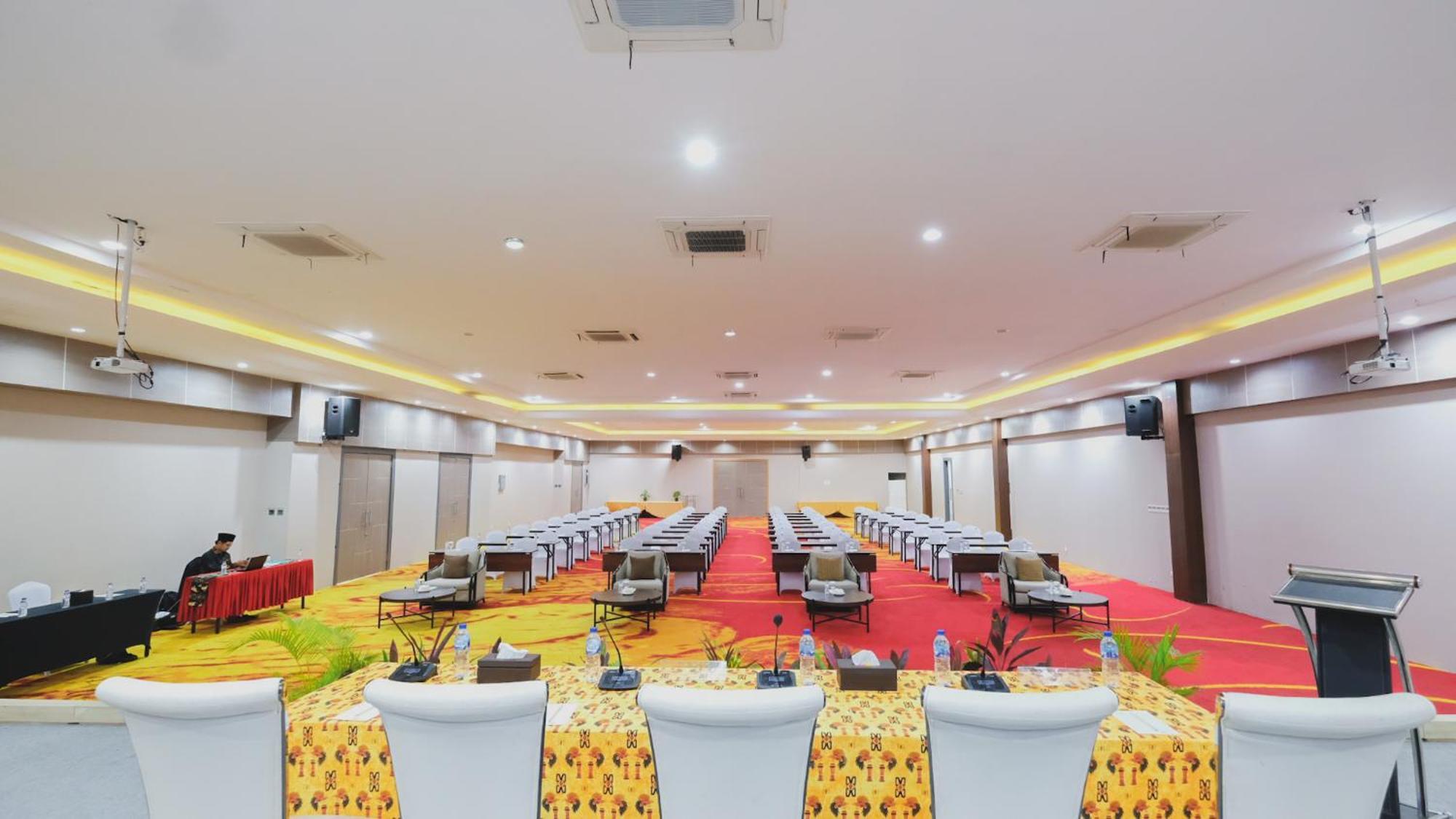 Hotel Suni Sentani - Managed By East Season Jayapura Exterior foto