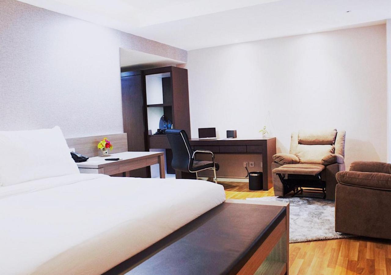 Hotel Suni Sentani - Managed By East Season Jayapura Exterior foto