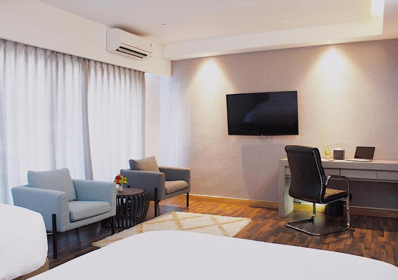 Hotel Suni Sentani - Managed By East Season Jayapura Exterior foto
